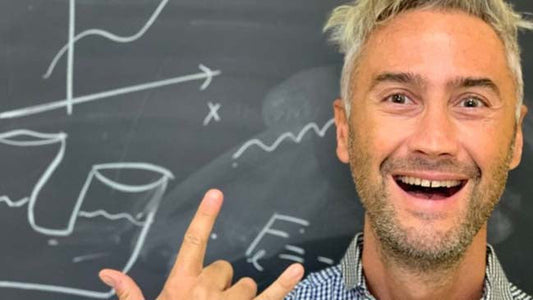 Vincenzo Schettini porta la fisica in edicola con un nuovo album Panini!