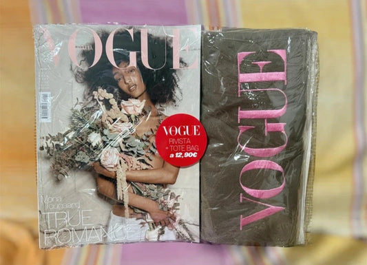 Rivista VOGUE ITALIA - Giugno 2026  Mona Tougaard e Tote Bag