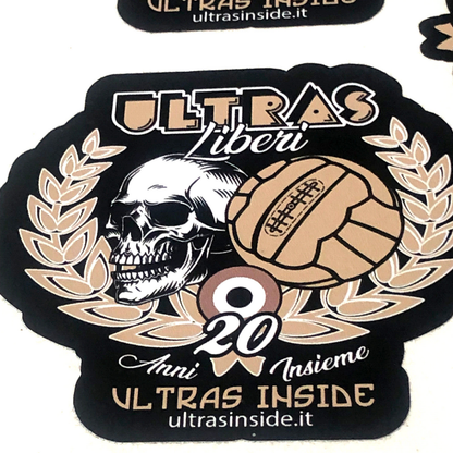A5-Blatt mit 3 Ultras Inside PVC-Aufklebern von 2020 „20 Years Together“ gratis