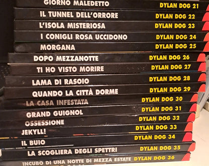 Collection de bandes dessinées DYLAN DOG, numéros 1 à 41, réimpressions reliées.