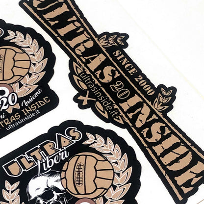A5-Blatt mit 3 Ultras Inside PVC-Aufklebern von 2020 „20 Years Together“ gratis