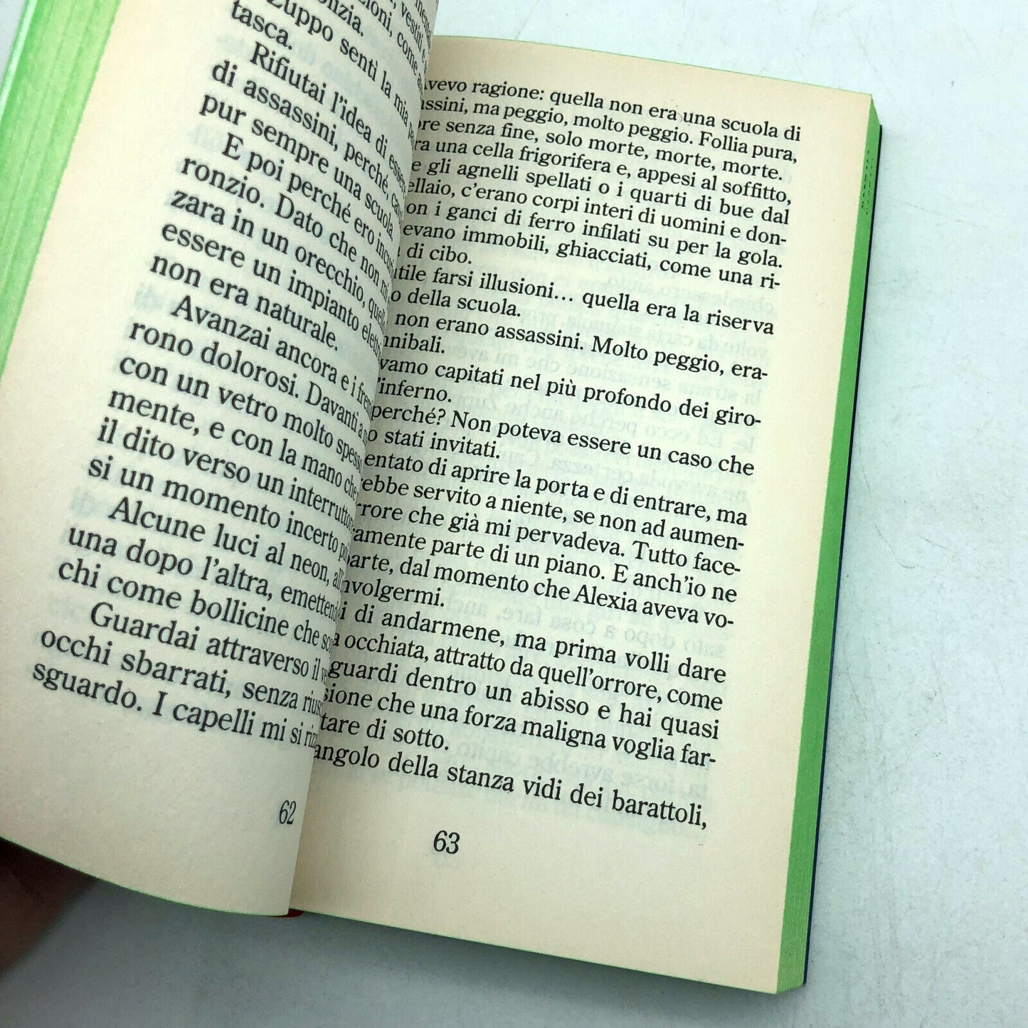 mini livres SUPER FRAIS n 63 Zombie Kombat Pocket Mondadori minibooks d'horreur