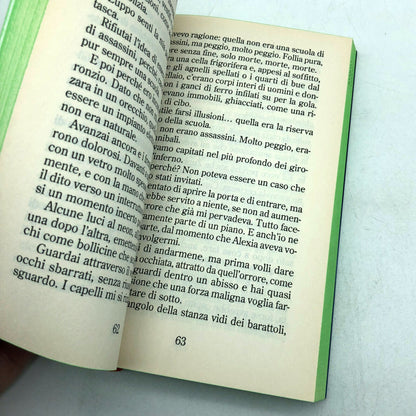 mini livres SUPER FRAIS n 63 Zombie Kombat Pocket Mondadori minibooks d'horreur