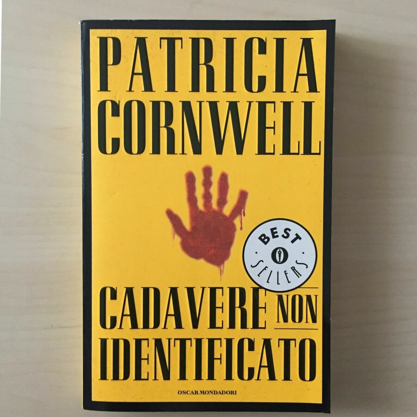 Hardback Book UNIDENTIFIED CORPSE by Patricia Cornwell Oscar Mondadori