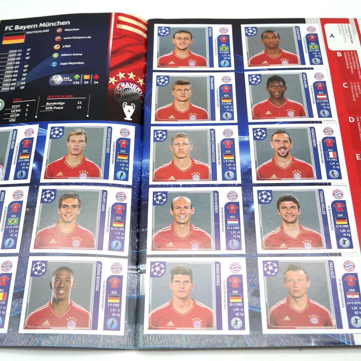 Komplettes Album mit Panini-Fußballspieleraufklebern CHAMPIONS LEAGUE 2011-12 UEFA 2012