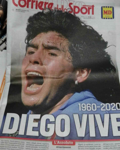 Ensemble de 2 journaux (1x Gazzetta + 1x Corriere dello Sport) du 26.11 Diego Armando MARADONA