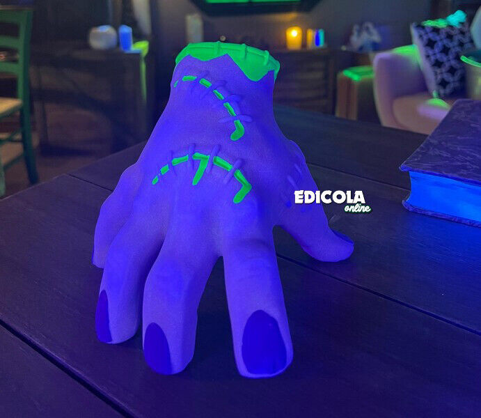 Choose the Toy Hand Elastikorps Zombie Hand Extendable Cicaboom Halloween