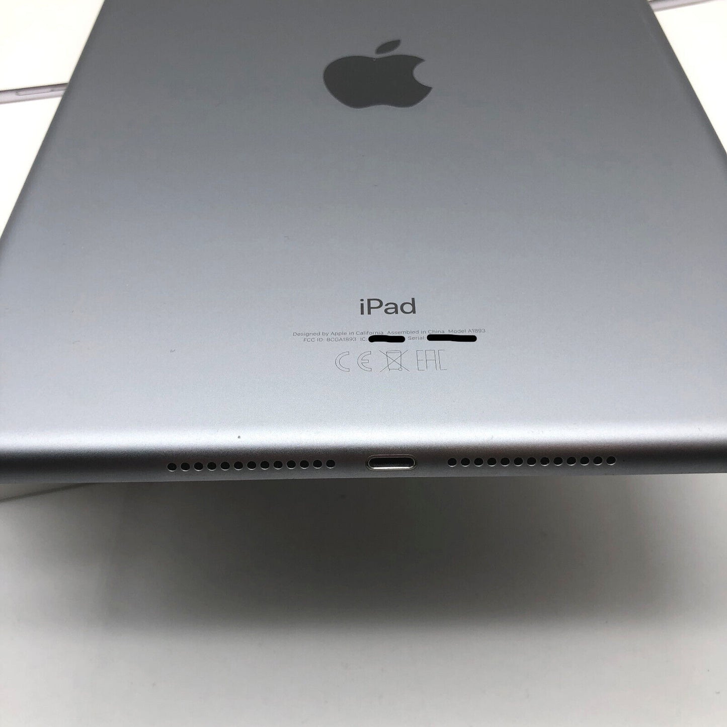 Apple iPad 6 Tablette Reconditionnée Écran 9,7 pouces 128 Go Gris 6ème WiFi