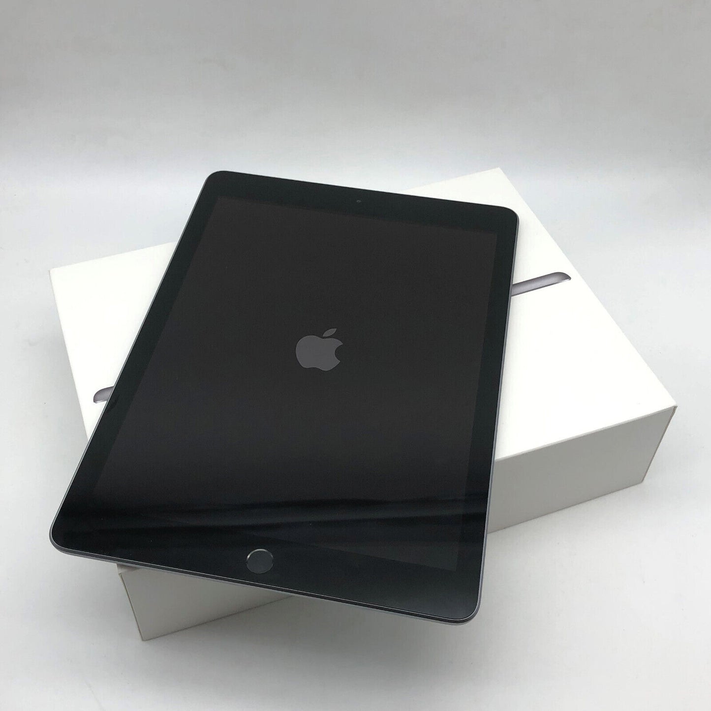 Apple iPad 6 Tablette Reconditionnée Écran 9,7 pouces 128 Go Gris 6ème WiFi