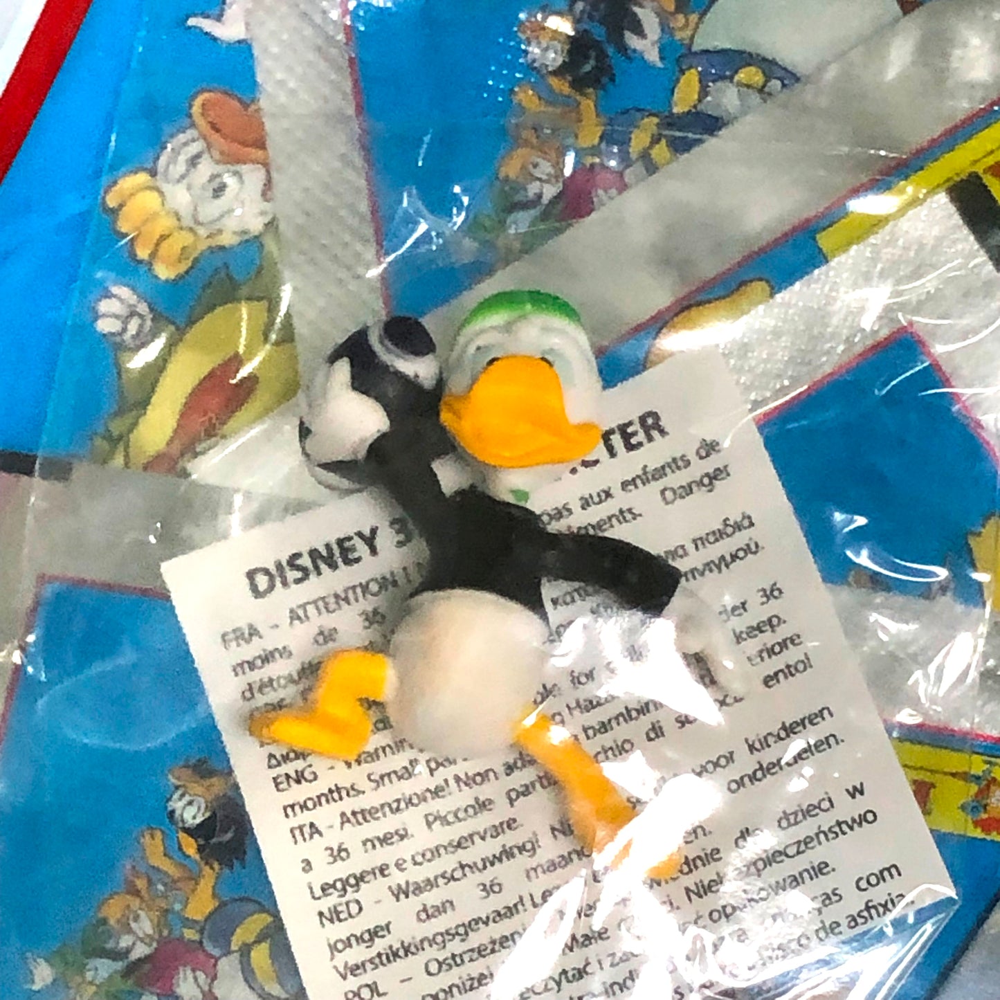 Starter Pack : Album  di Topolino + Personaggio 3D + 10 Bustine di figurine "Storie di un mondo fantastico"  2023
