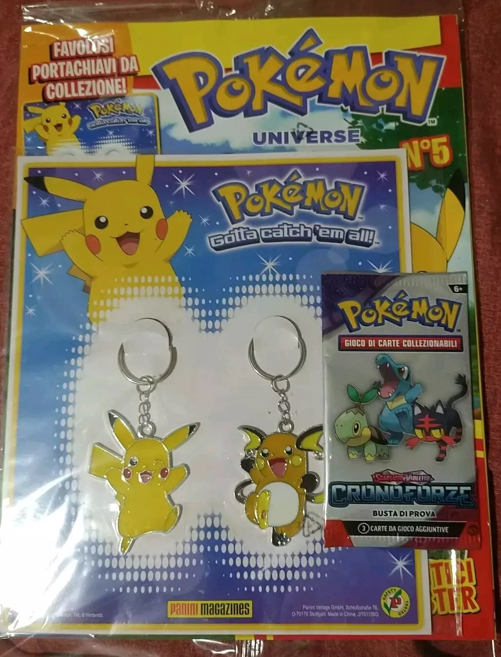 Rivista Pokemon Universe 5 - con gadget 2 portachiavi + bustina di Cronoforze